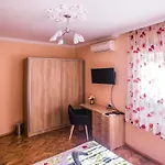 Two Bedroom Downtown Ivanovi וארנה