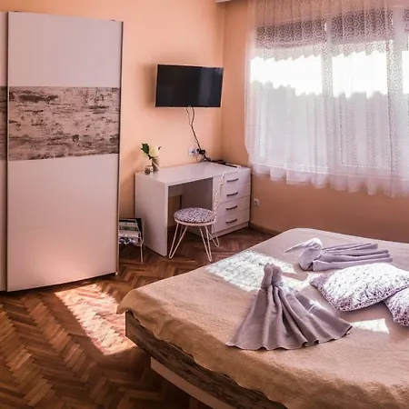 Two Bedroom Downtown Ivanovi Homestay