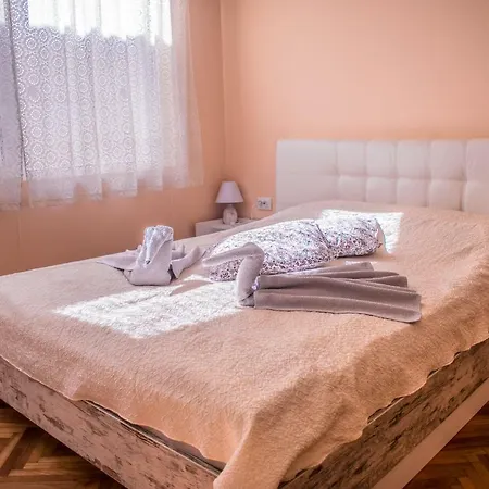Two Bedroom Downtown Ivanovi Проживание в семье Варна
