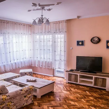 בית אירוח Two Bedroom Downtown Ivanovi *