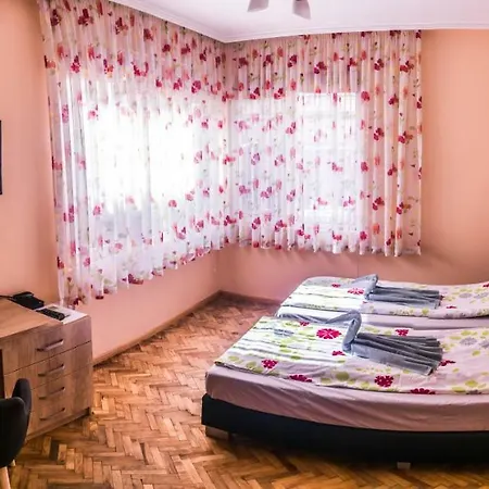 Two Bedroom Downtown Ivanovi Проживание в семье Варна