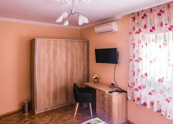 Two Bedroom Downtown Ivanovi Warna